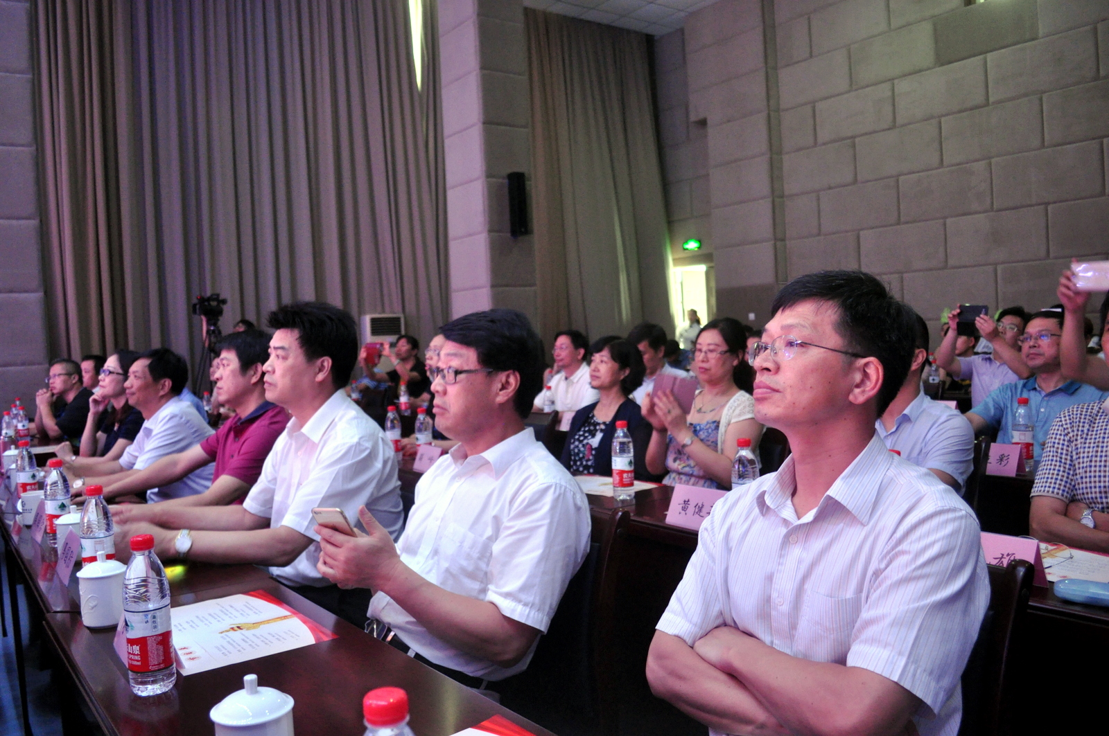 校领导观看演出