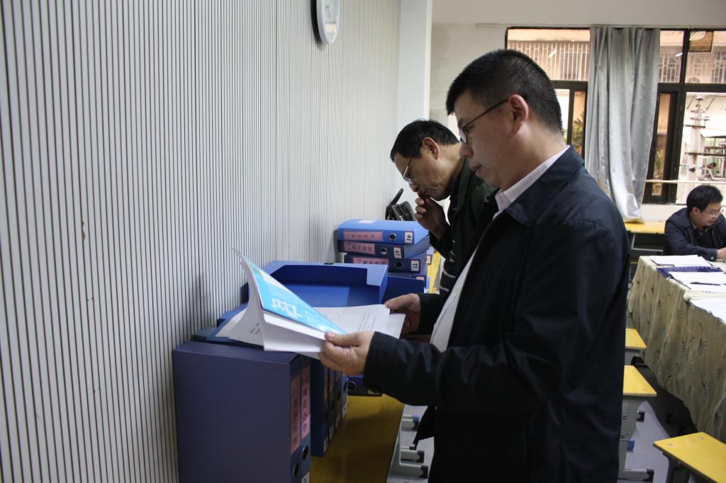 评估专家组在三山教学点检查材料